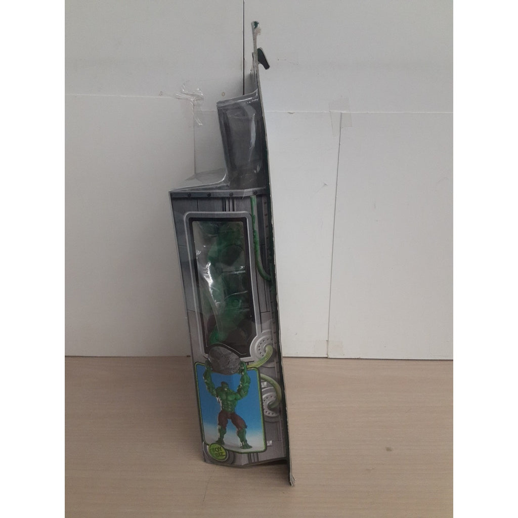 Toy Biz Throwing Hulk With Boulder Throwing Action Figure