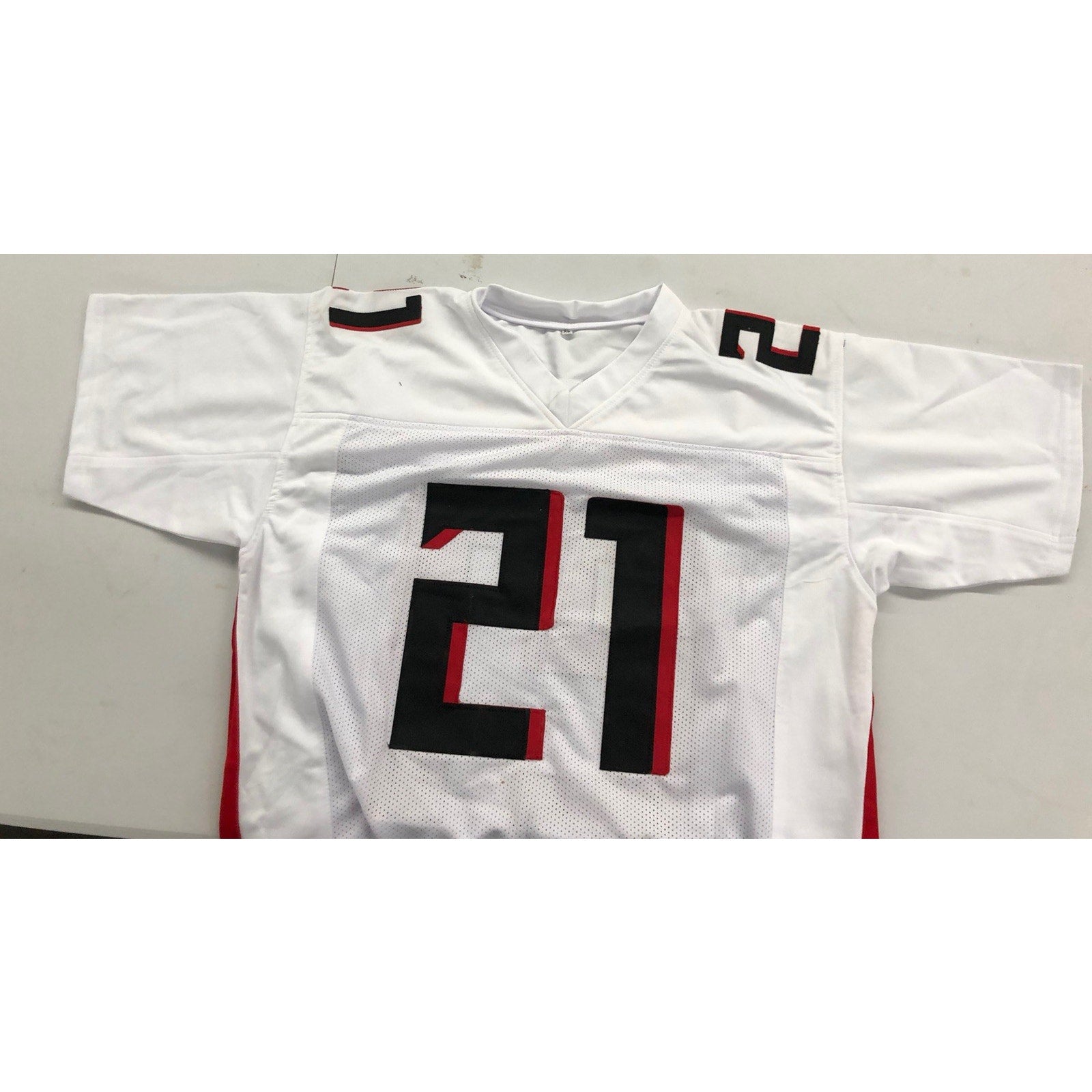 Todd Gurley Signed Atlanta Falcons White Framing Jersey (Beckett COA) Autograph