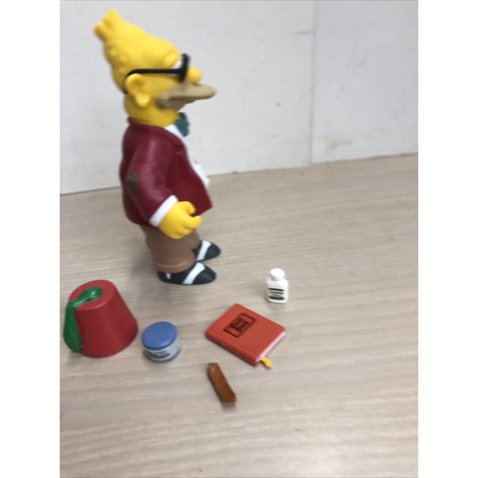 The SIMPSONS world of springfield SUNDAY BEST GRANDPA Playmates LOOSE COMPLETE