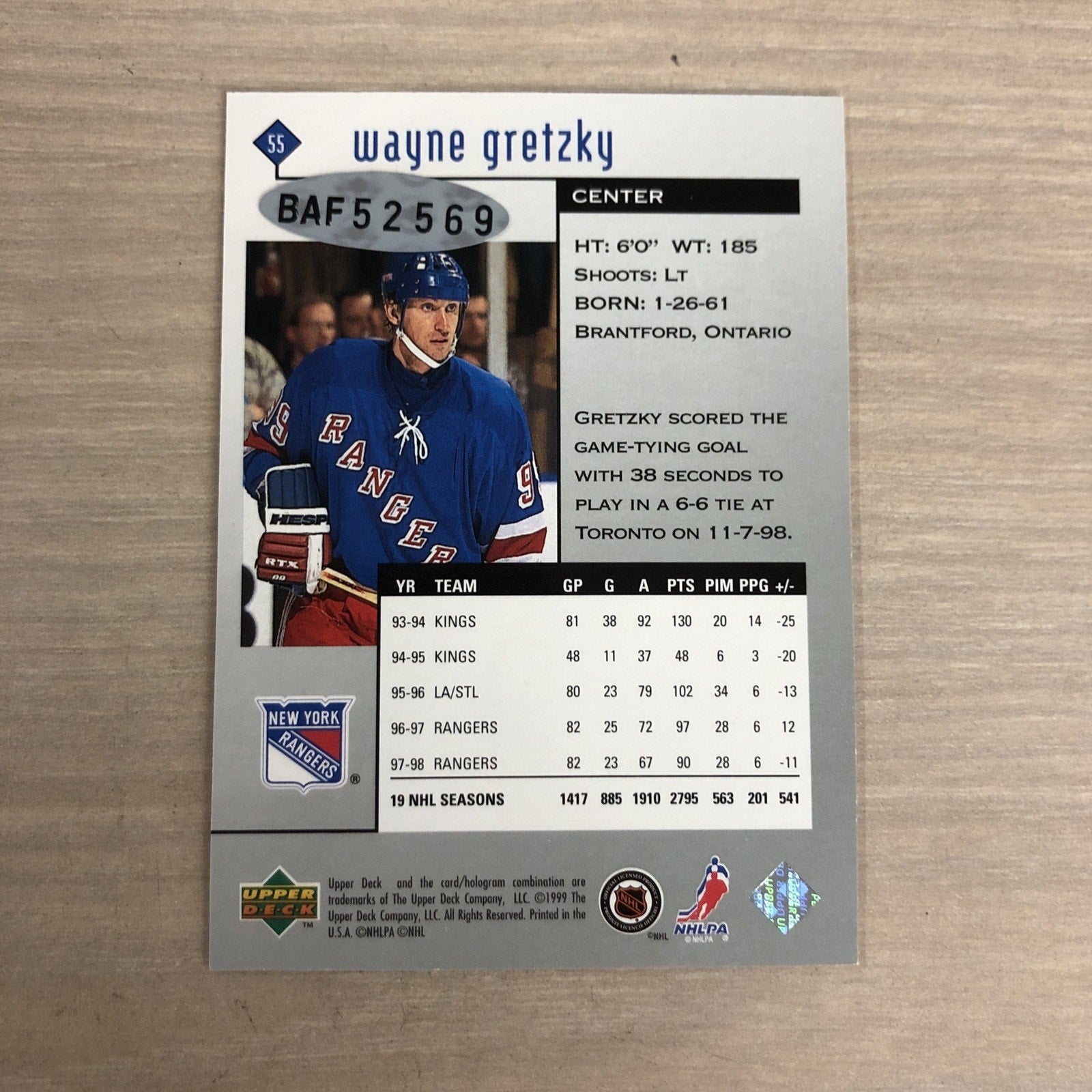 1999 Upper Deck Black Diamonds Wayne Gretzky On Card Auto /49