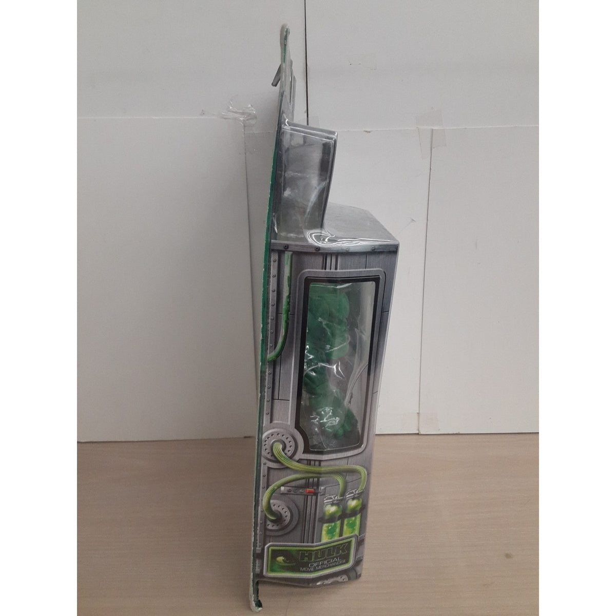 Toy Biz Throwing Hulk With Boulder Throwing Action Figure