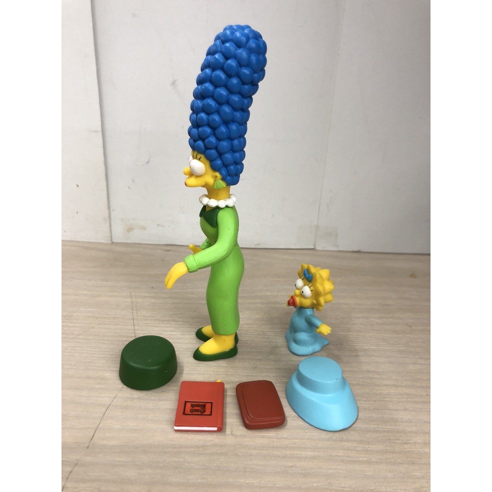 The SIMPSONS world of springfield SUNDAY BEST MARGE & MAGGIE Playmates LOOSE