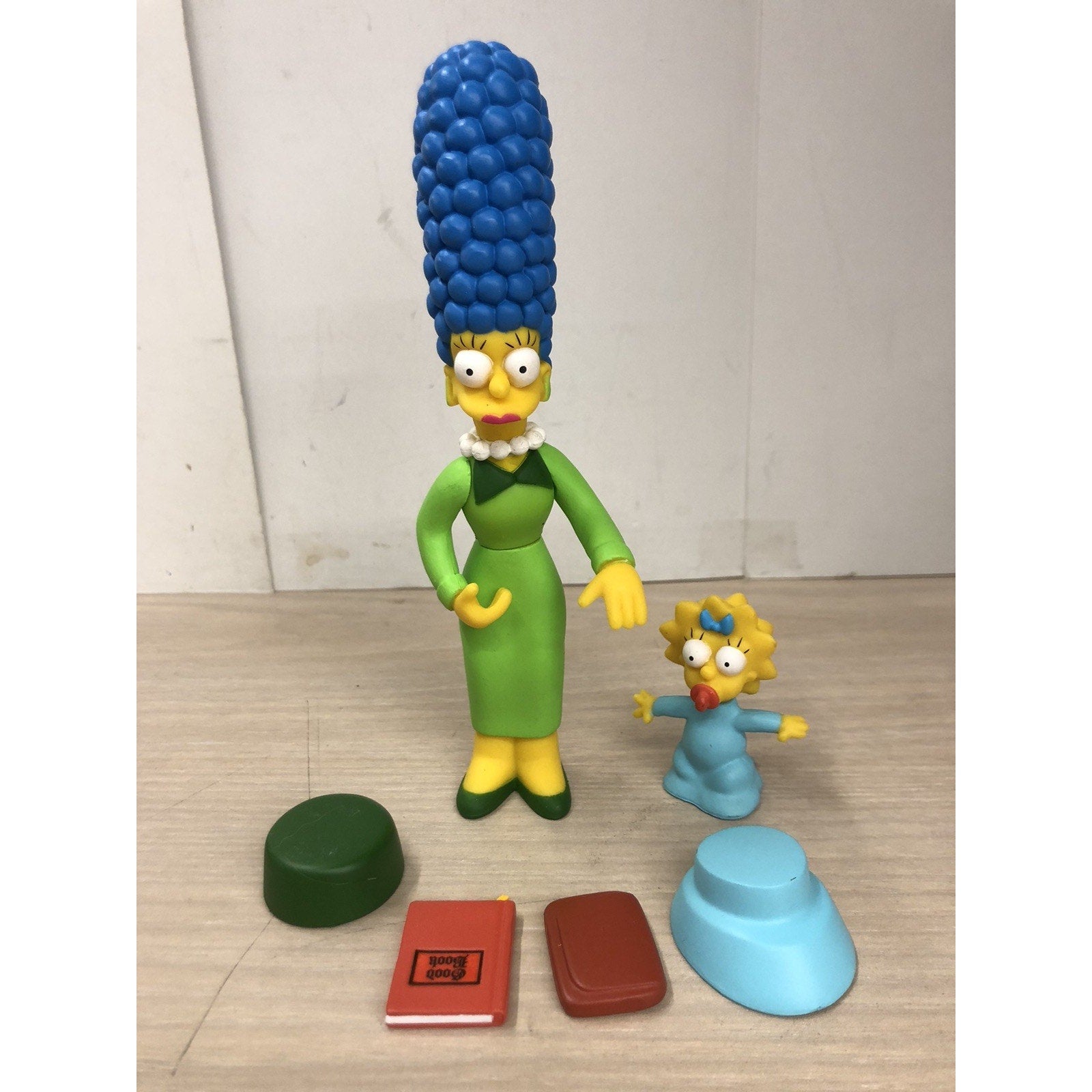The SIMPSONS world of springfield SUNDAY BEST MARGE & MAGGIE Playmates LOOSE