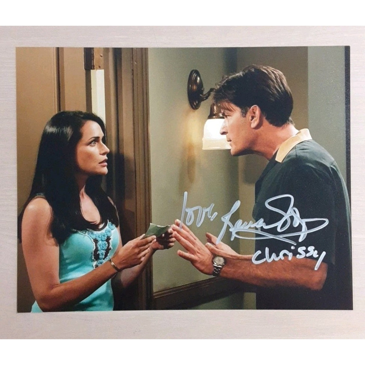 Rena Sofer Signed 8x10 From Two & Half Men Aka Chrissy