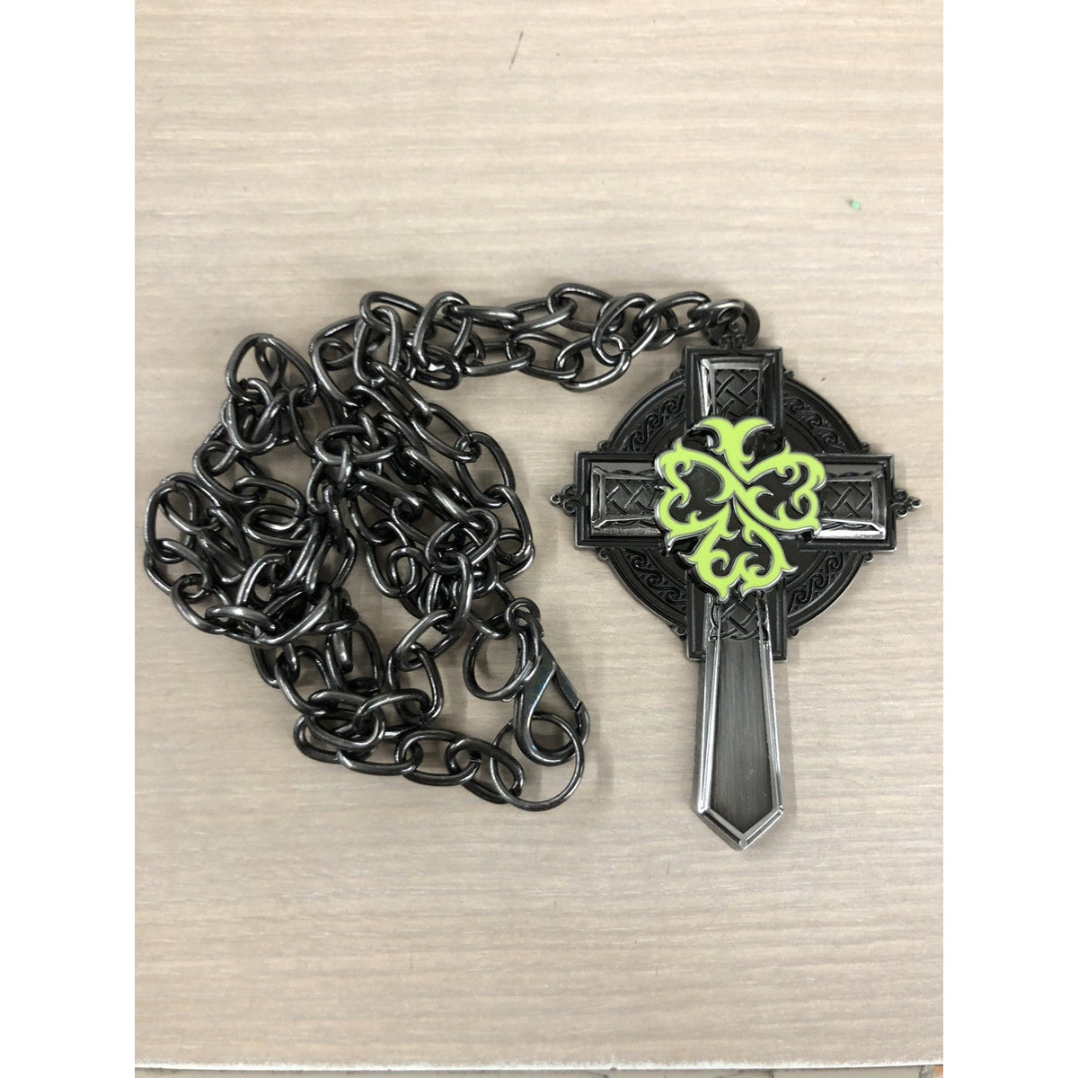 2013 WWF WWE Authentic Sheamus Necklace Pendant Wrestling Laoch Celtic Cross