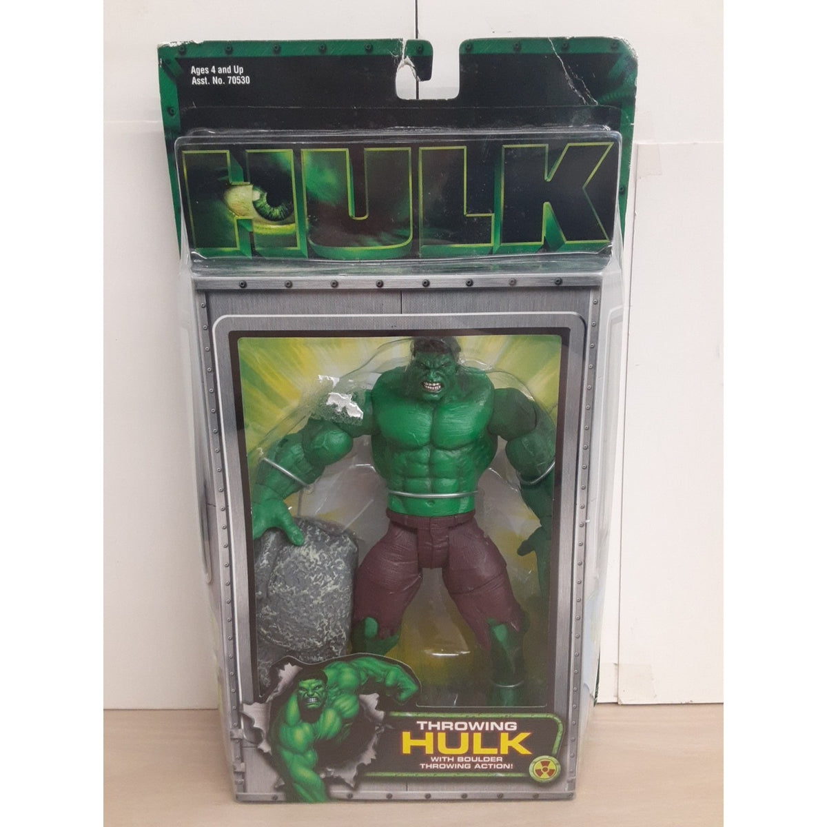 Toy Biz Throwing Hulk With Boulder Throwing Action Figure