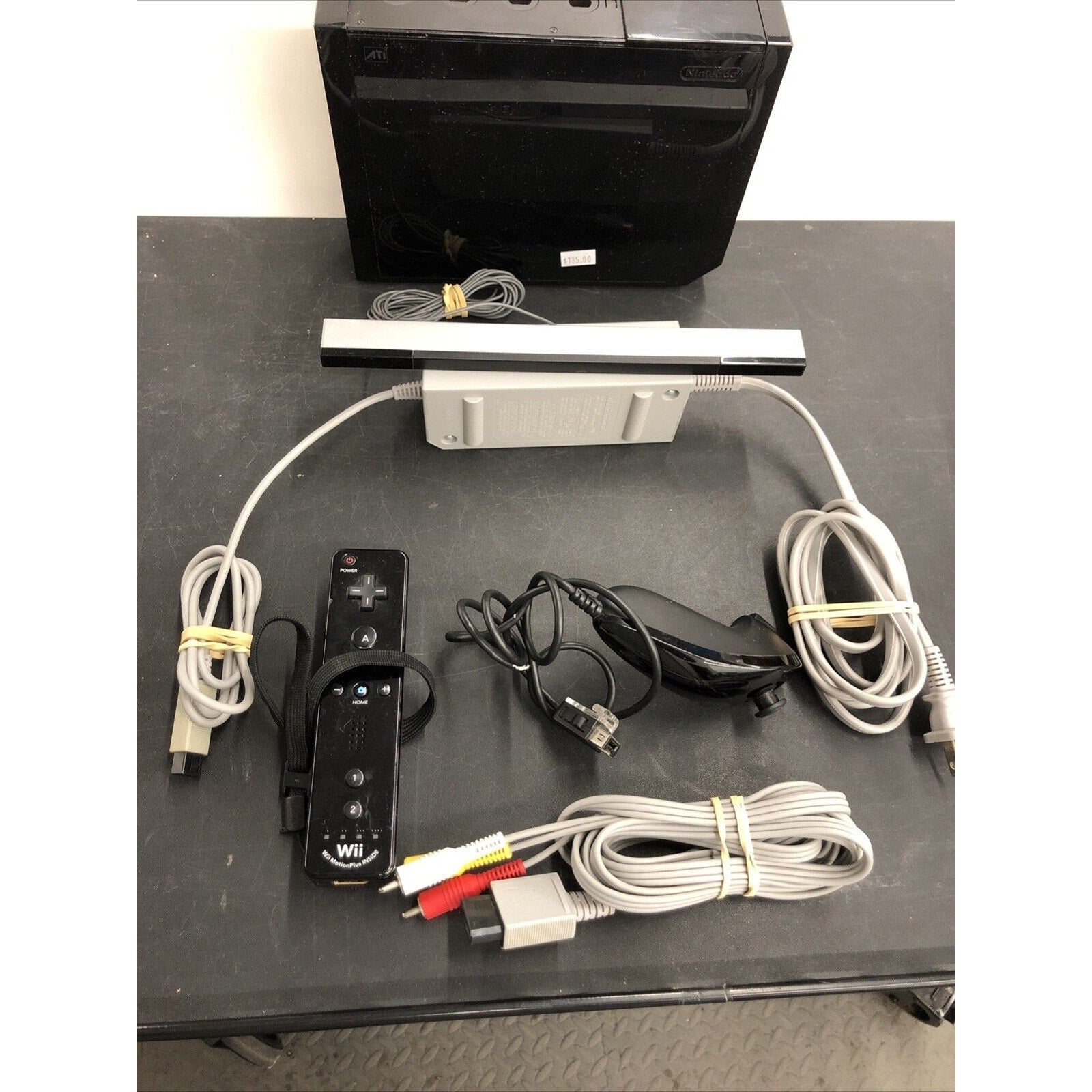 Nintendo Wii Black Console RVL-001(USA) Controller An Accessories