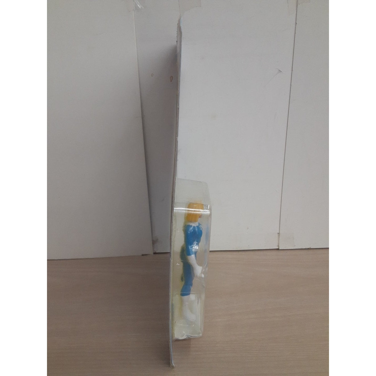 Marvel Retro Series Invisible Woman 3.75 Inch Action Figure
